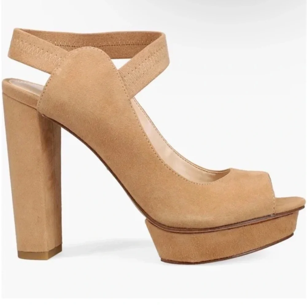 🌸PELLE MODA🌸 Pacey Peep Toe Platform Sandal In Latte Size: 11M